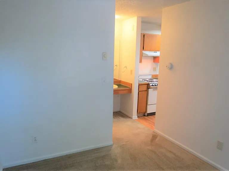2156 Grove Cir W #5 — Photo 4