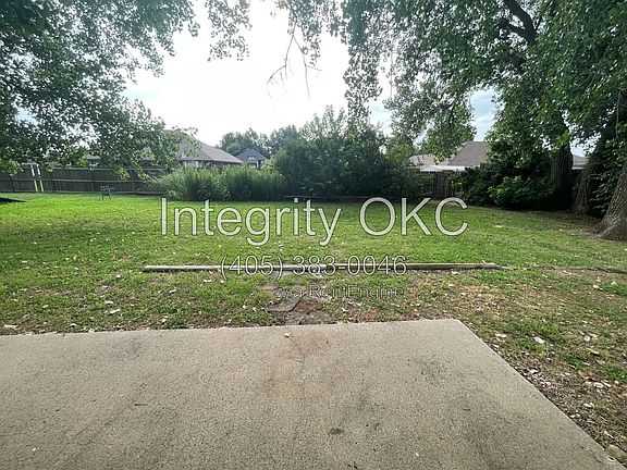 3rd image of 4004 Regatta Rd