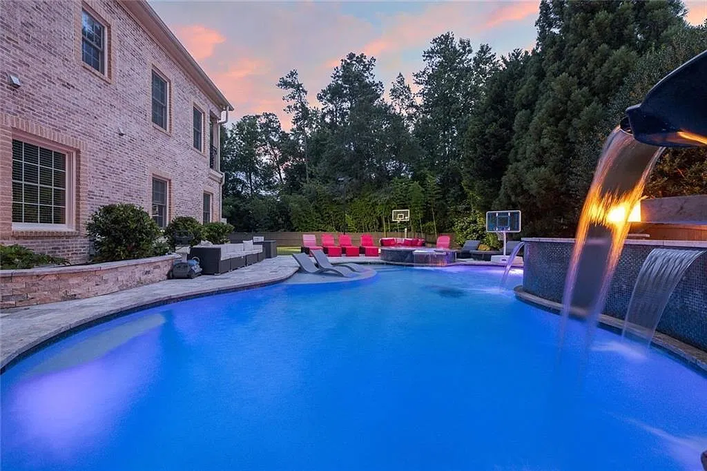 6 bed, 8.0 bath, 10575 sqft, $25,000 — Photo 3