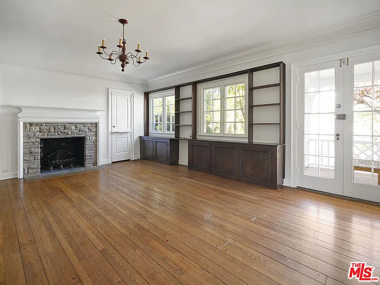 13161 Addison St — Photo 14
