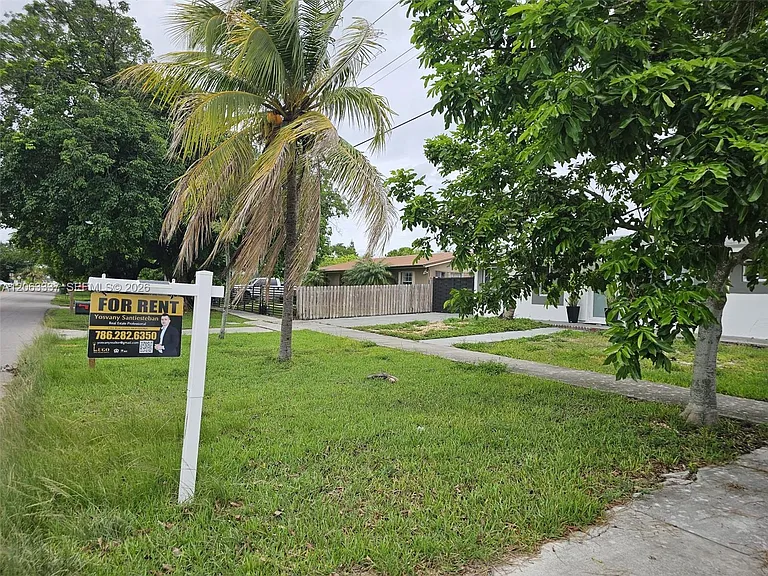 75 SW 18th Ave — Photo 29