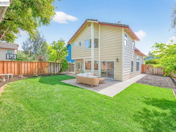 3048 Badger Dr, Pleasanton, CA 94566