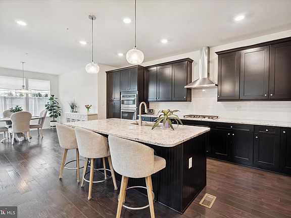 5th image of 405 Lee Pl