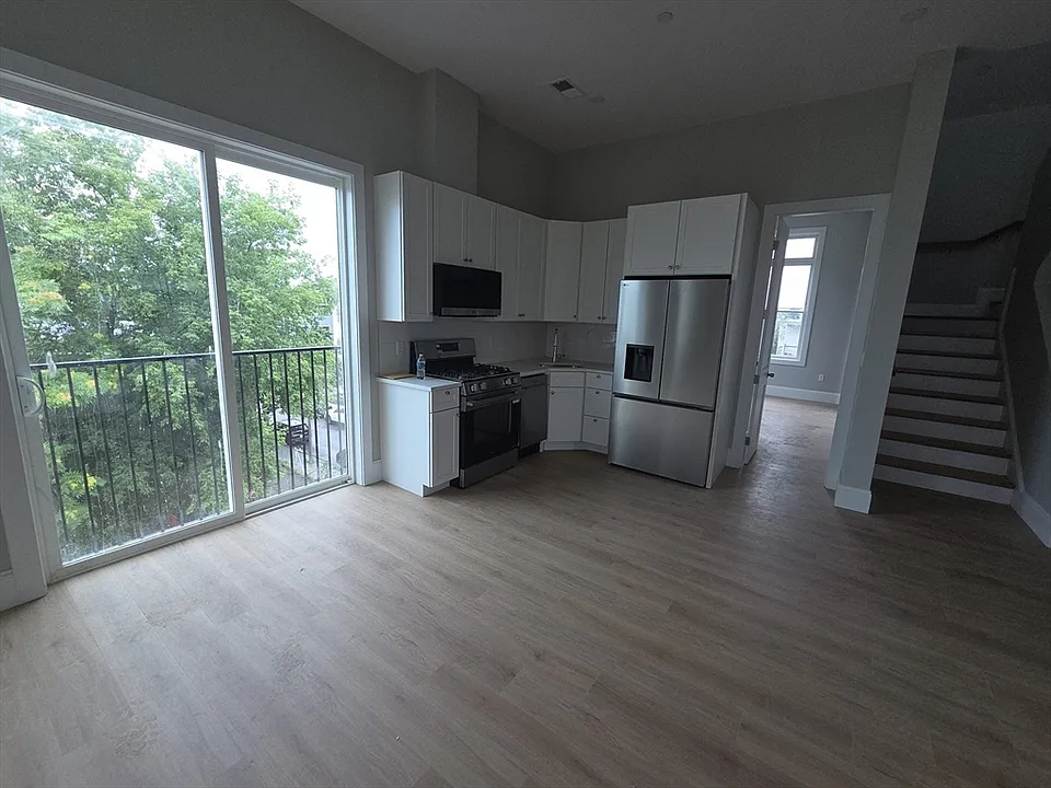 7 Thornley St #3