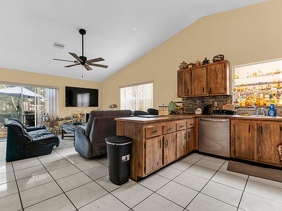 5th image of 4941 NW 83rd Avenue