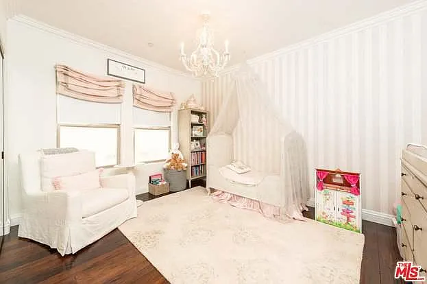 1821 Fairburn Ave — Photo 6