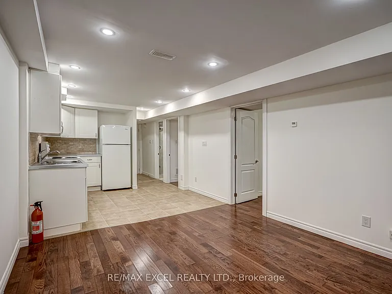 45 Millbank Ct #BASEMENT — Photo 12