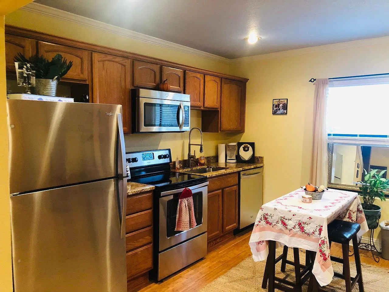 2 bed, 1017 sqft, $1,300 — Photo 4