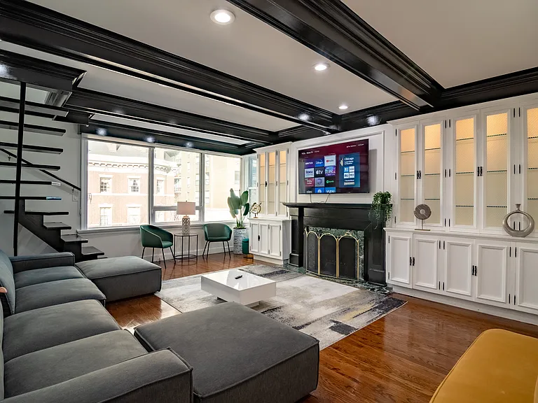 117 E Bellevue Pl #4 — Photo 1