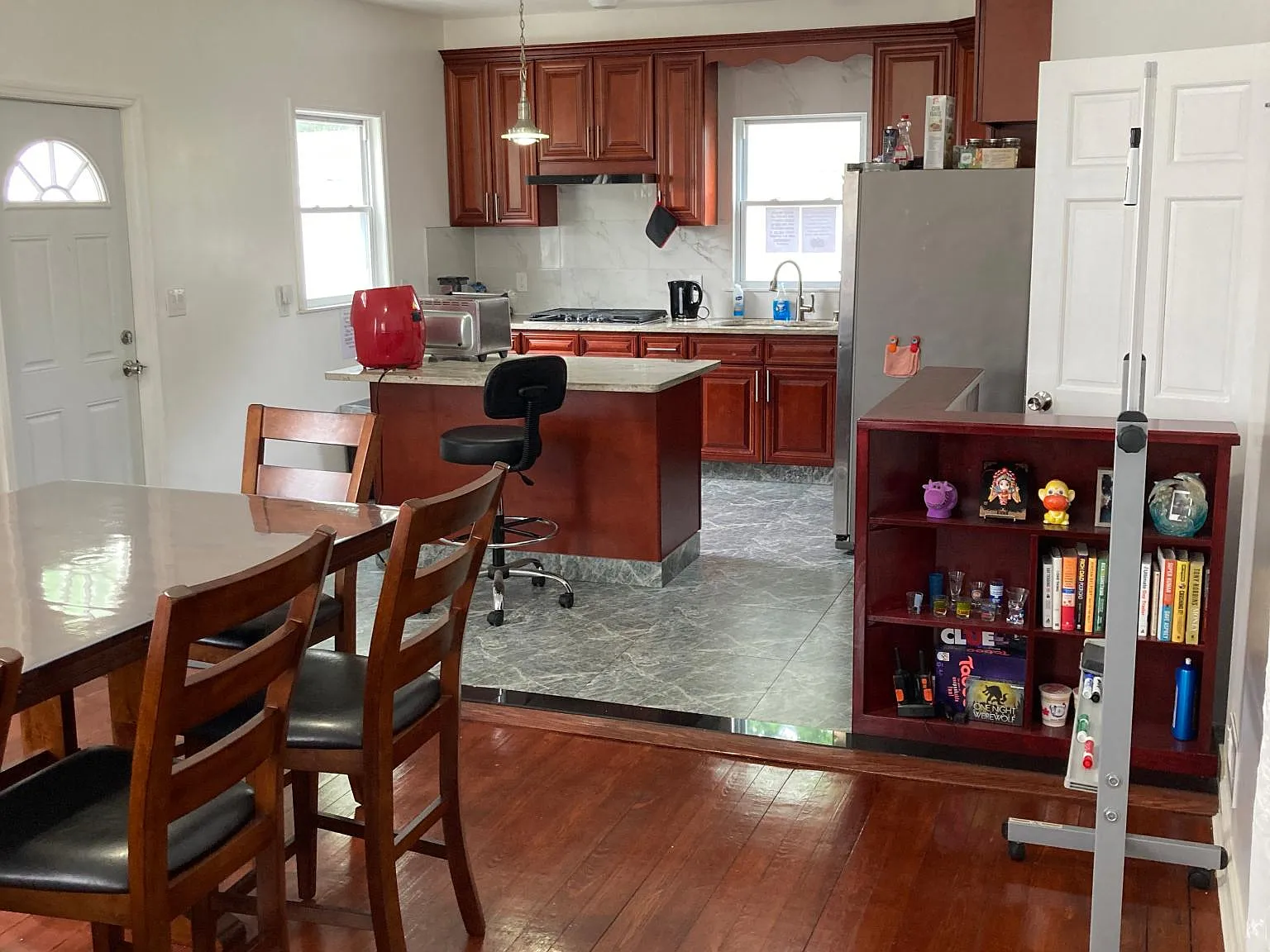 1 bed, 4000 sqft, $1,200 — Photo 4