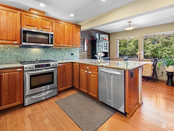5th image of 10734 Glen Acres Drive S #T31