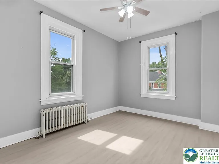 227 E Garrison St — Photo 22