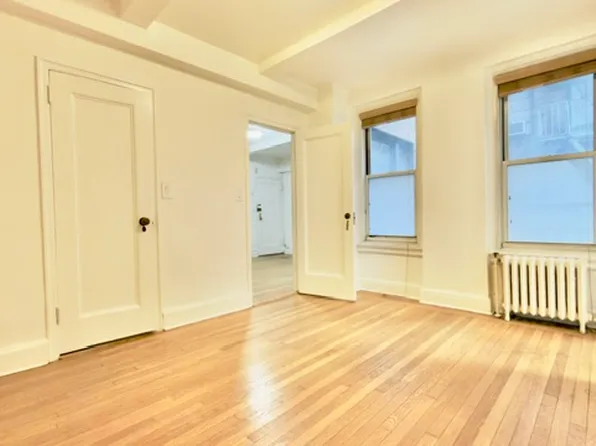 325 West 45th Street image 4 of 10