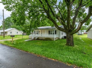 318 Caruthers Ave, Hohenwald, TN 38462