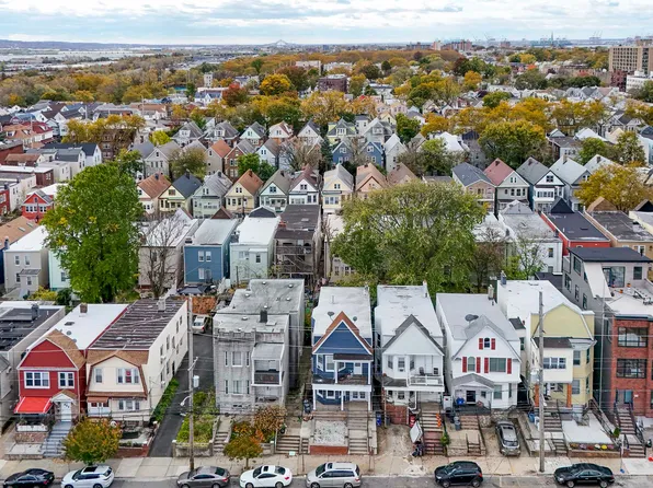 23 Bayview Avenue image 19 of 19