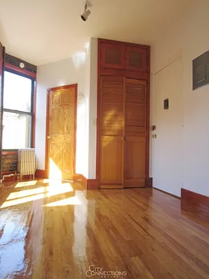 Rented by City Connections Realty | media 9