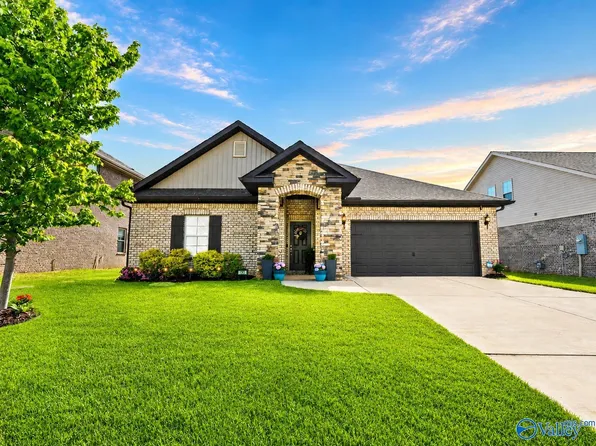 107 Grove Hill Cir, New Market, AL 35761