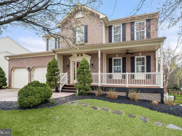 451 Hawk Ridge Ln, Sykesville, MD 21784