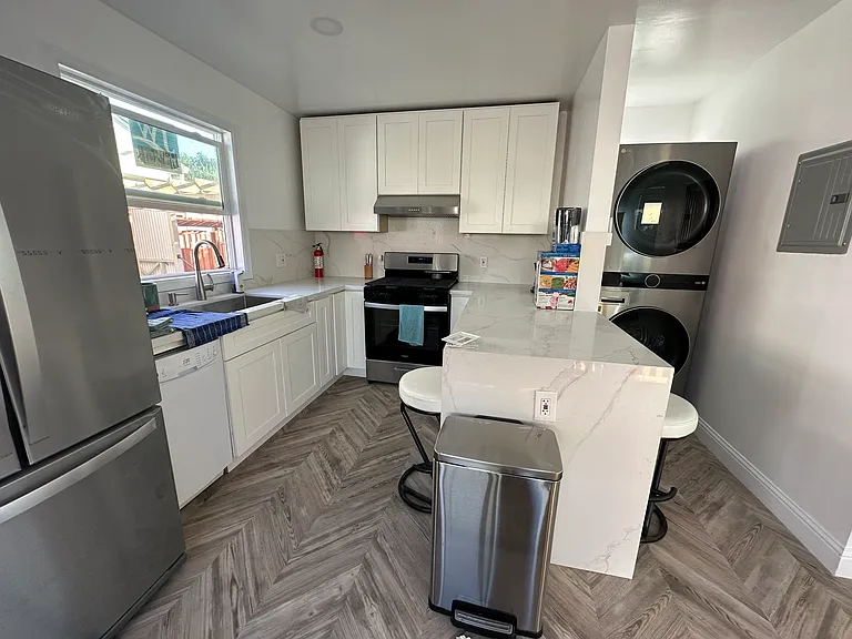 364 Belleview Dr #B — Photo 2