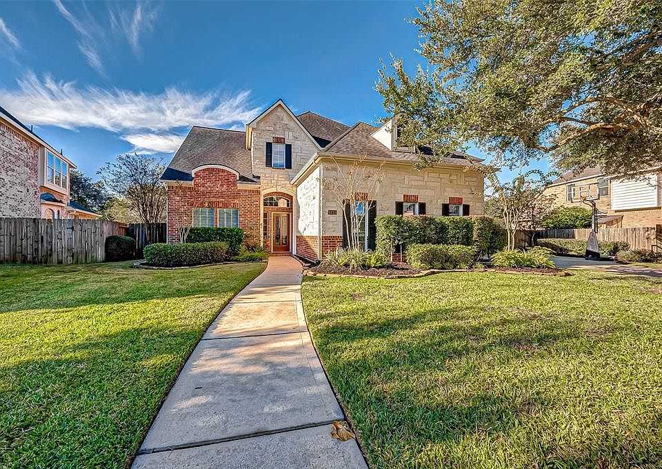 Welcome home! This Grand Lakes beauty features 5/6 bedrooms, 4.5 baths, a study, formal dining, game room, media room and LOTS of storage! The home is in the 90' section.