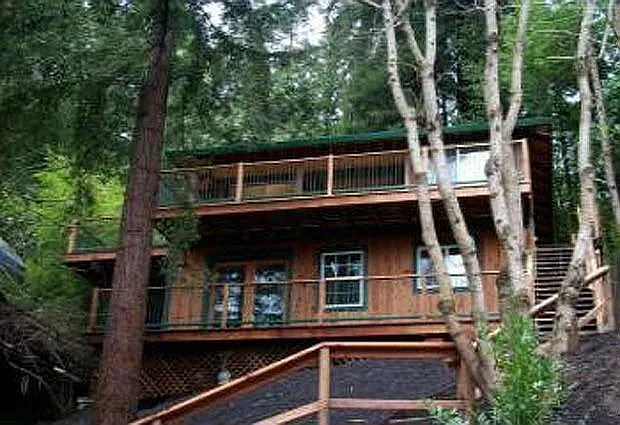 24 Grandview Ave photo 1