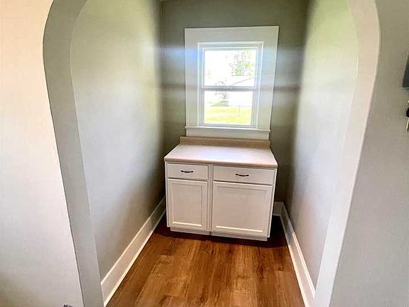 3rd image of 734 E Broadway St