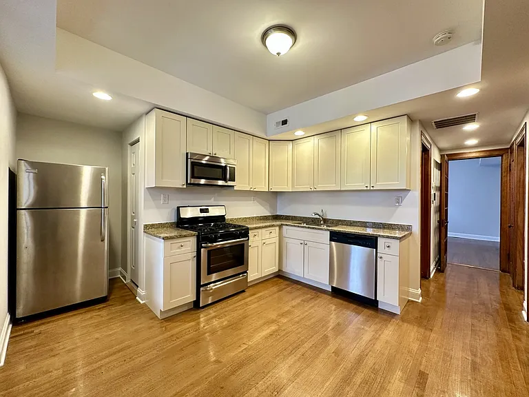 3050 N Milwaukee Ave #R3 — Photo 2