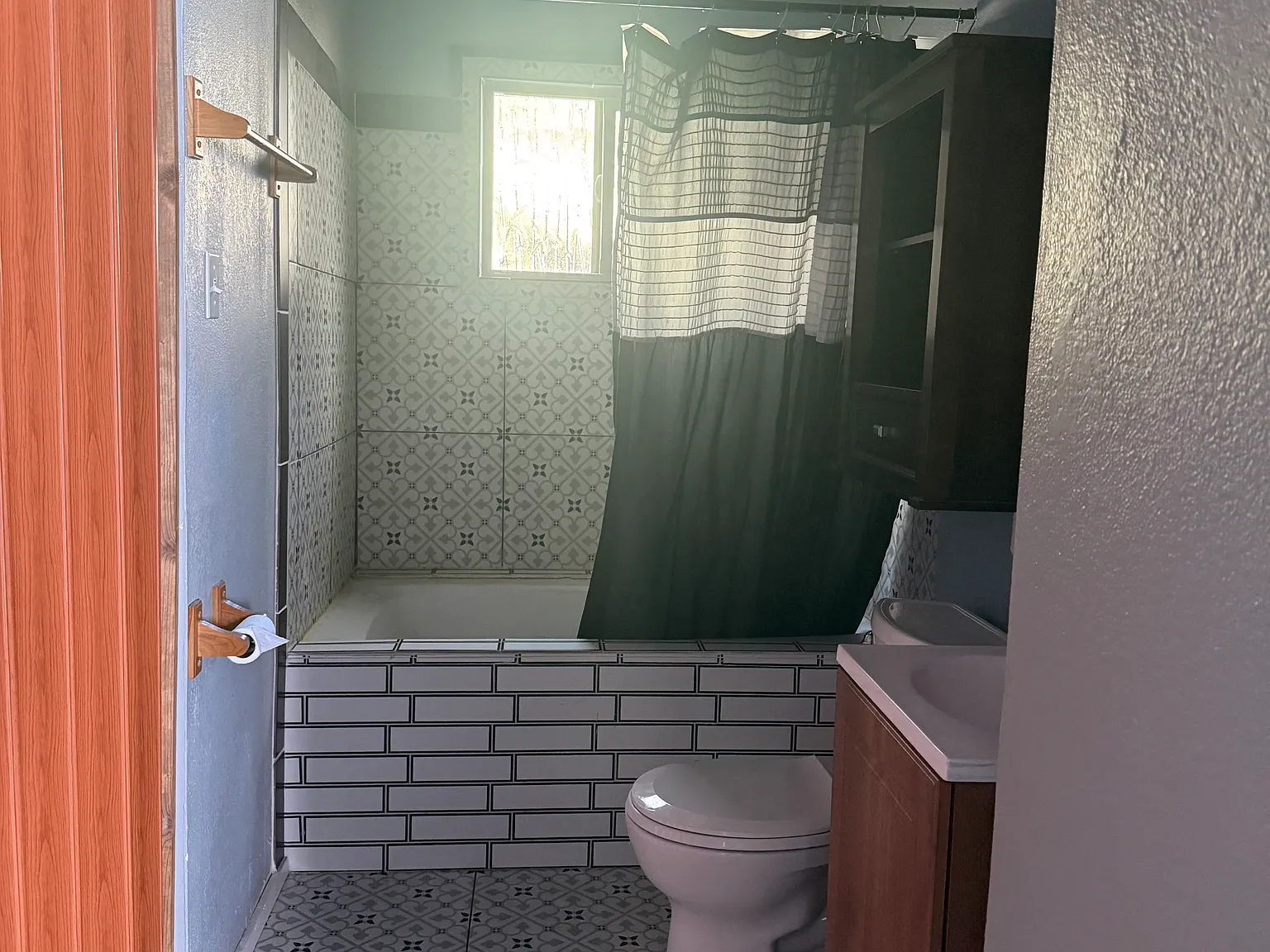 3 bed, 936 sqft, $1,800 — Photo 3