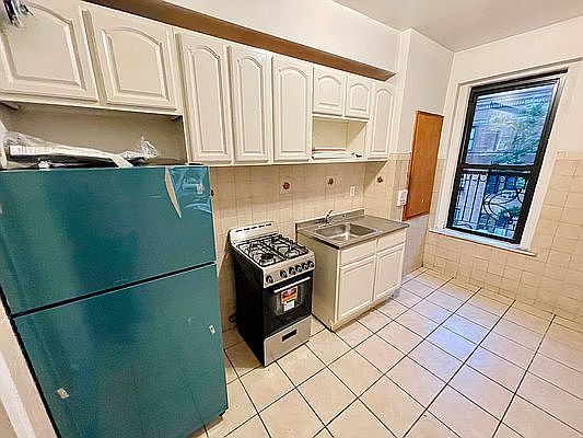 5th image of 551 W 172nd St #22