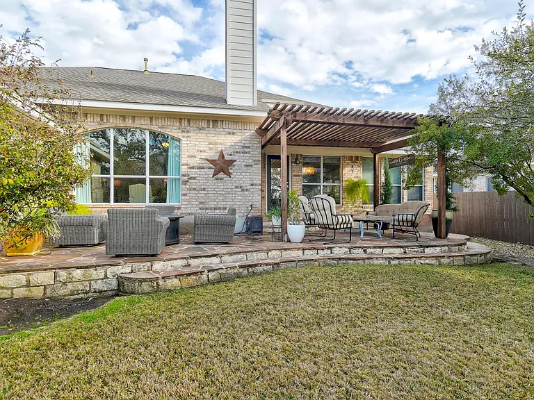 2639 Henley Dr — Photo 36