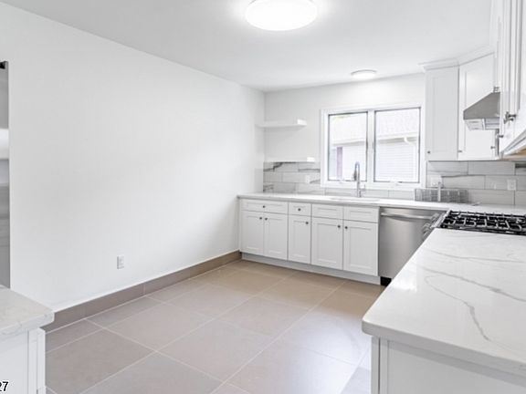 4th image of 2 Willow Wood Ct