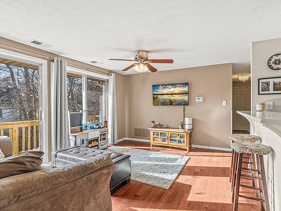 4th image of 59 Cranberry Ct