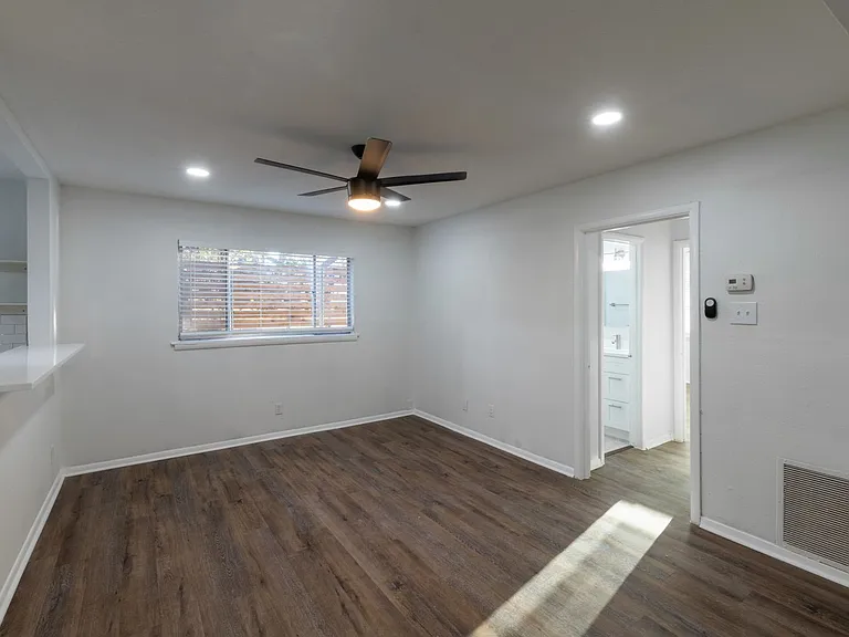 5921 Gaston Ave — Photo 4