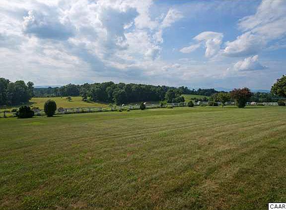 2nd image of 201 Hilltop Farm Ln #B