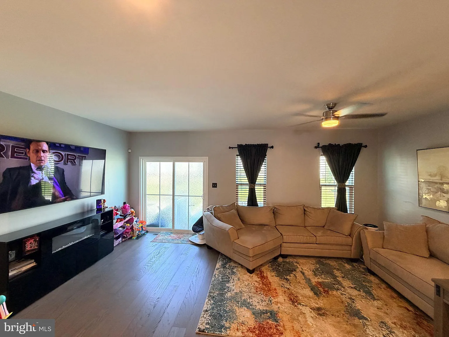 3 bed, 2.5 bath, 2550 sqft, $3,000 — Photo 3