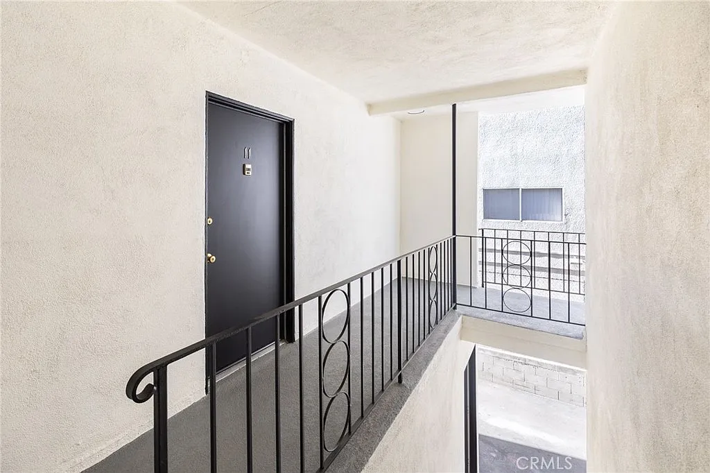 2 bed, 1000 sqft, $2,645 — Photo 2