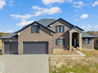 6839 Pintail Dr, Fair Haven, MI 48023