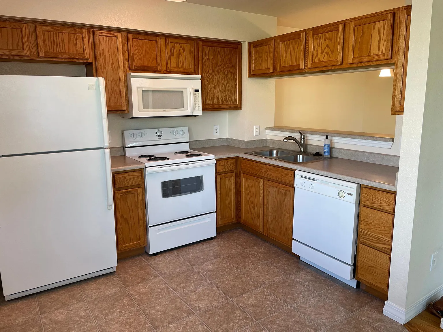 3 bed, 2.5 bath, 1781 sqft, $2,200 — Photo 4
