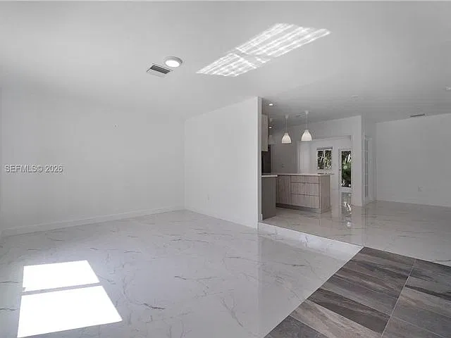 3 bed, 2.0 bath, 1641 sqft, $4,695 — Photo 3