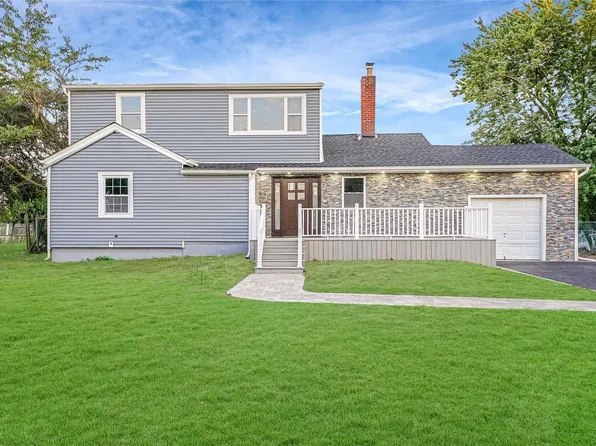 309 3rd Street, Lindenhurst, NY 11757