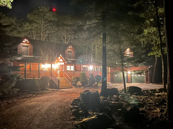 135 Song Mountain Dr, Tafton, PA 18464