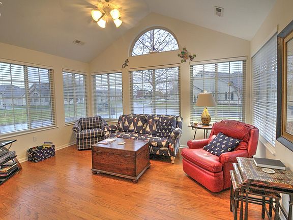 4th image of 2710 Canterbury Cir #D