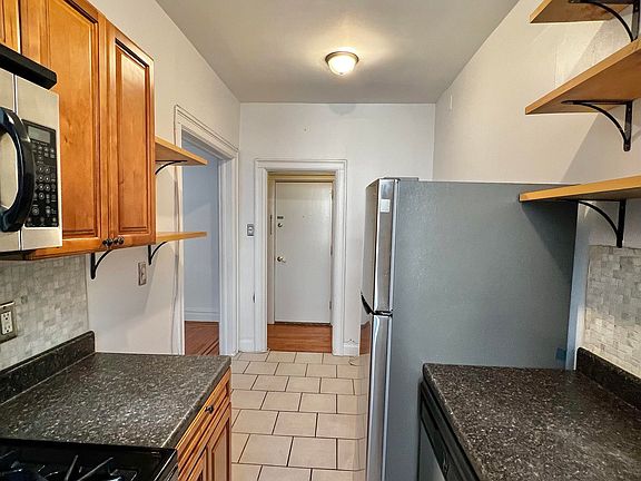 3rd image of 131 Kensington Ave