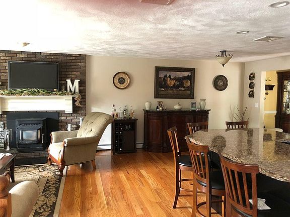 4th image of 17 Polly Dr