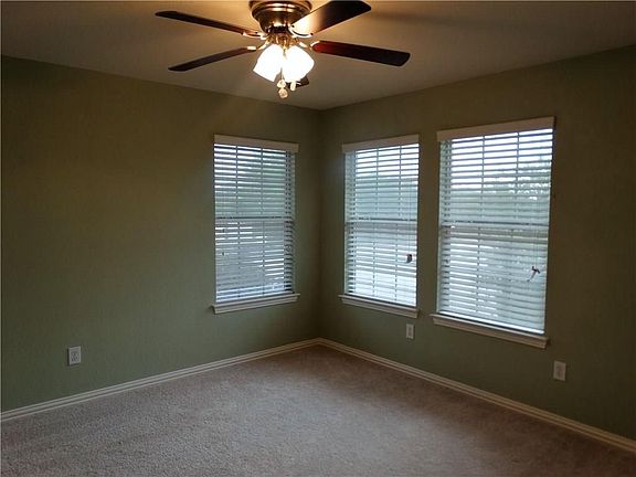4th image of 9800 Castlewood Dr