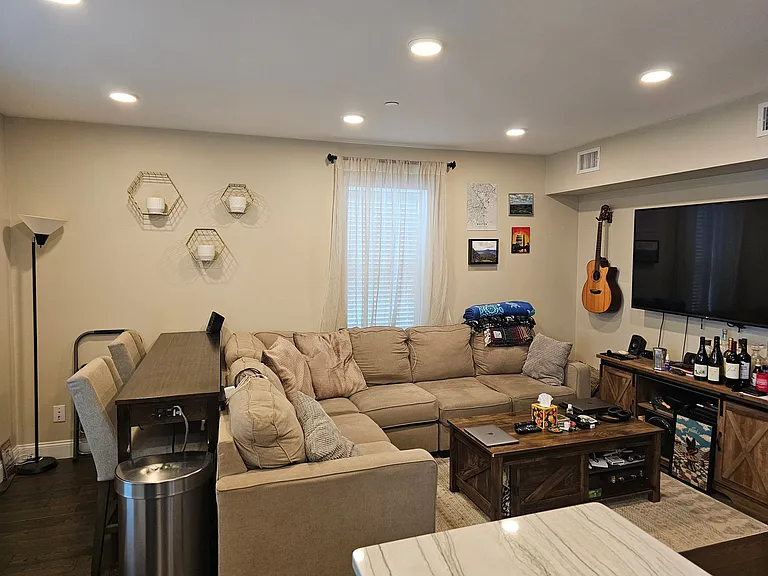 44 W Eagle St #3 — Photo 4