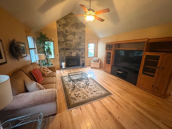 5th image of 2195 Martin Dr