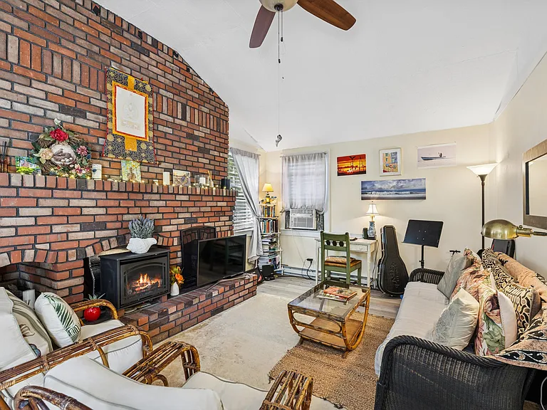 28 Walnut St — Photo 11