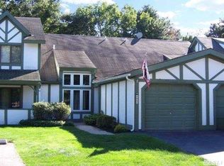 104 Drexelgate Ct, Middle Island, NY 11953