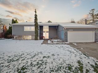 2933 Walmsley Circle Dr, Lake Orion, MI